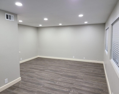 11002 Hammerly Boulevard - Photo Thumbnail 11