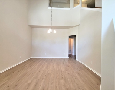 16302 Sitella Court - Photo Thumbnail 2