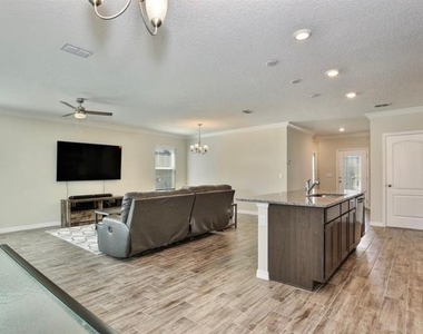 492 Pinecrest Loop - Photo Thumbnail 6