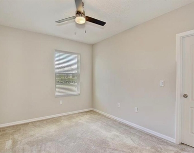 492 Pinecrest Loop - Photo Thumbnail 17