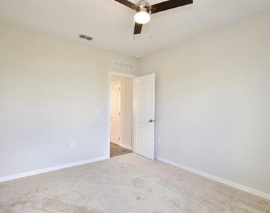 492 Pinecrest Loop - Photo Thumbnail 13