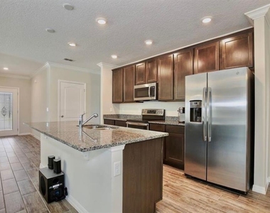 492 Pinecrest Loop - Photo Thumbnail 9
