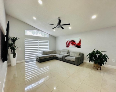 8885 Palisades Beach Avenue - Photo Thumbnail 6