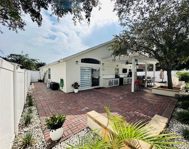 8885 Palisades Beach Avenue - Photo Thumbnail 30