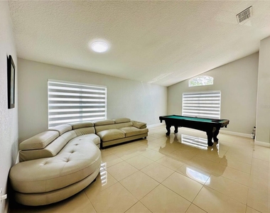 8885 Palisades Beach Avenue - Photo Thumbnail 10