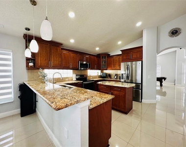 8885 Palisades Beach Avenue - Photo Thumbnail 3