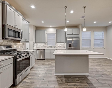 115 Sugar Peak Court - Photo Thumbnail 10
