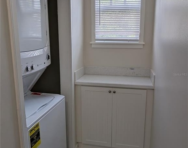 611 Campus Street - Photo Thumbnail 9