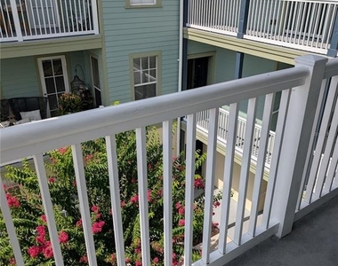 611 Campus Street - Photo Thumbnail 18