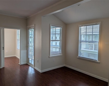 611 Campus Street - Photo Thumbnail 4