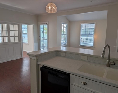 611 Campus Street - Photo Thumbnail 7