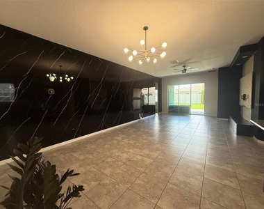 2074 Brillante Drive - Photo Thumbnail 2