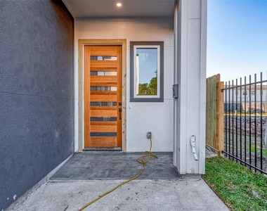 6840 Del Rio Street - Photo Thumbnail 14