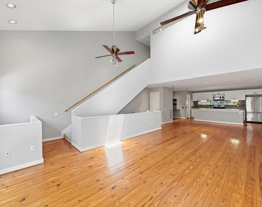 913 Robin Street - Photo Thumbnail 11