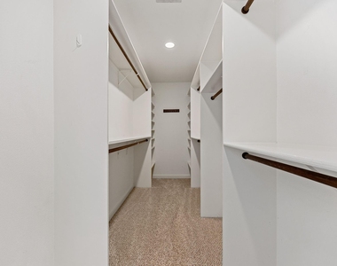 913 Robin Street - Photo Thumbnail 15