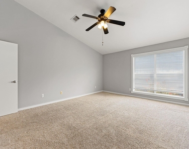 913 Robin Street - Photo Thumbnail 14
