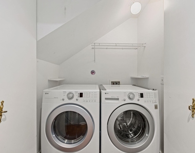 913 Robin Street - Photo Thumbnail 21