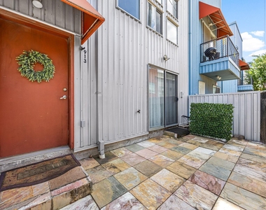 913 Robin Street - Photo Thumbnail 23