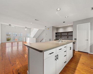 913 Robin Street - Photo Thumbnail 8