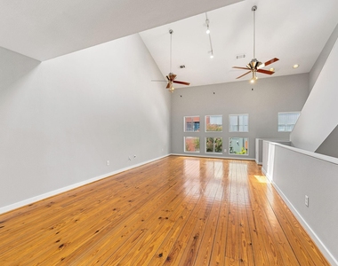 913 Robin Street - Photo Thumbnail 5