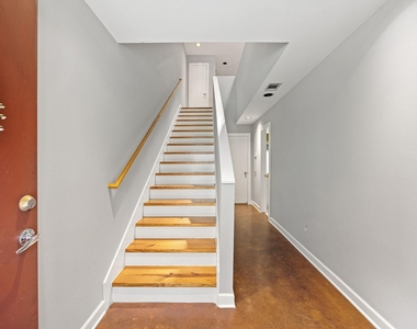 913 Robin Street - Photo Thumbnail 4