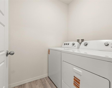 1078 Clay Boulevard - Photo Thumbnail 17