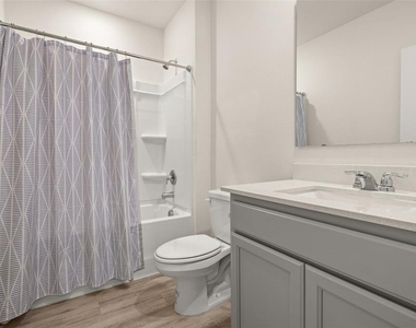 1078 Clay Boulevard - Photo Thumbnail 10