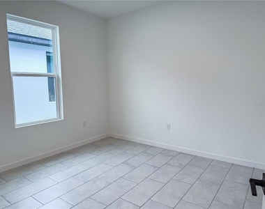 4521 Nw 37th Street Road - Photo Thumbnail 5