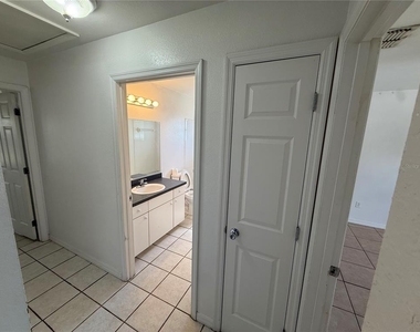9515 Sw 31st Court - Photo Thumbnail 9