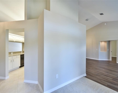 3909 Se 8th Street - Photo Thumbnail 5