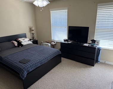 4639 Sw 48th Drive - Photo Thumbnail 9