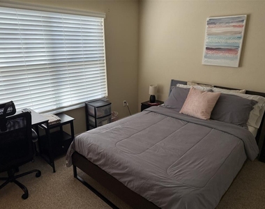 4639 Sw 48th Drive - Photo Thumbnail 10