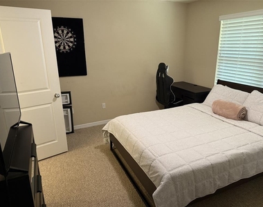 4639 Sw 48th Drive - Photo Thumbnail 7