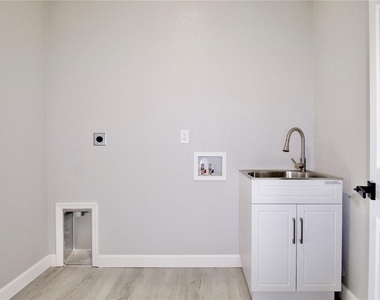 4000 Garienda Avenue - Photo Thumbnail 40