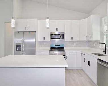 4000 Garienda Avenue - Photo Thumbnail 14