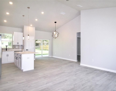 4000 Garienda Avenue - Photo Thumbnail 7