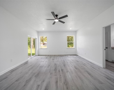 3908 Garienda Avenue - Photo Thumbnail 16