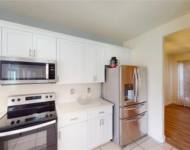 3044 Camino Real Drive S - Photo Thumbnail 8