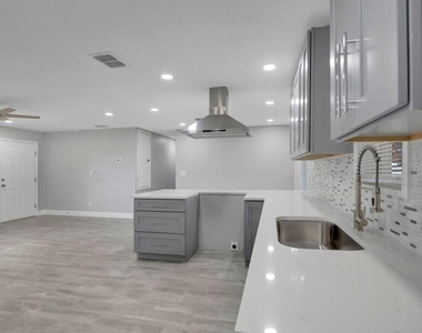 2115 Messina Avenue - Photo Thumbnail 12
