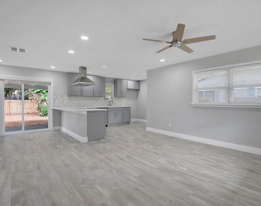 2115 Messina Avenue - Photo Thumbnail 6