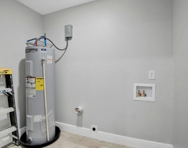 2115 Messina Avenue - Photo Thumbnail 20