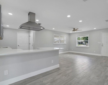 2115 Messina Avenue - Photo Thumbnail 7