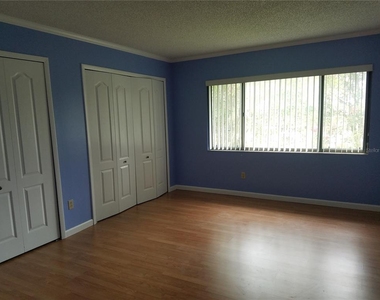 5421 Vineland Road - Photo Thumbnail 7