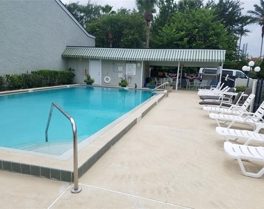 5421 Vineland Road - Photo Thumbnail 15