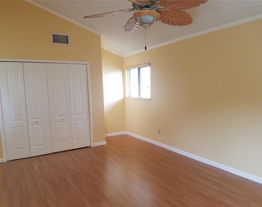 5421 Vineland Road - Photo Thumbnail 11