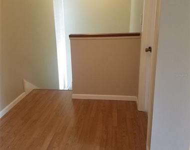 5421 Vineland Road - Photo Thumbnail 6