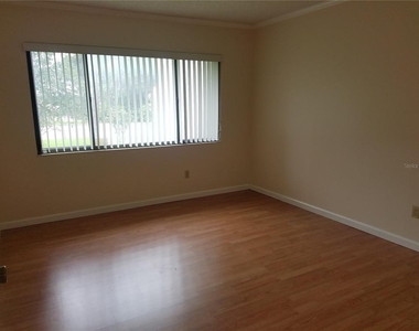 5421 Vineland Road - Photo Thumbnail 10