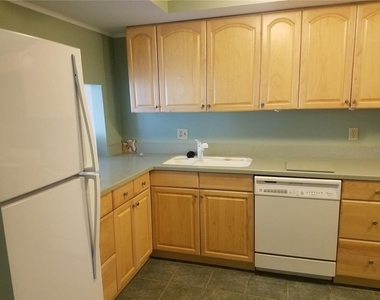 5421 Vineland Road - Photo Thumbnail 3
