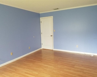 5421 Vineland Road - Photo Thumbnail 8