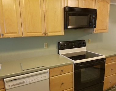 5421 Vineland Road - Photo Thumbnail 4